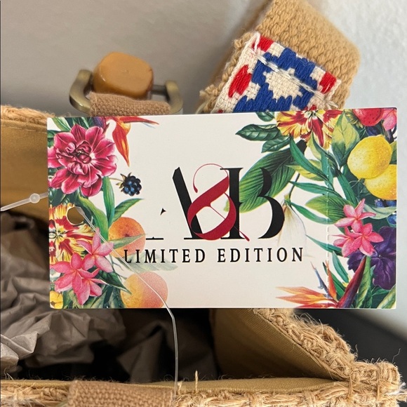 A&B Limited Edition | “Good Things Are Coming” Crossbody. 🧿🌈🍀 - Picture 5 of 7